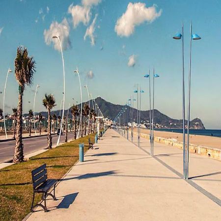 Appartement Martil 3 Chambres Proche De Centre Ville 5Mn A Pied Et La Plage 10Mn A Pied Et 10Mn De Aeroport Tetouan En Voiture Zewnętrze zdjęcie